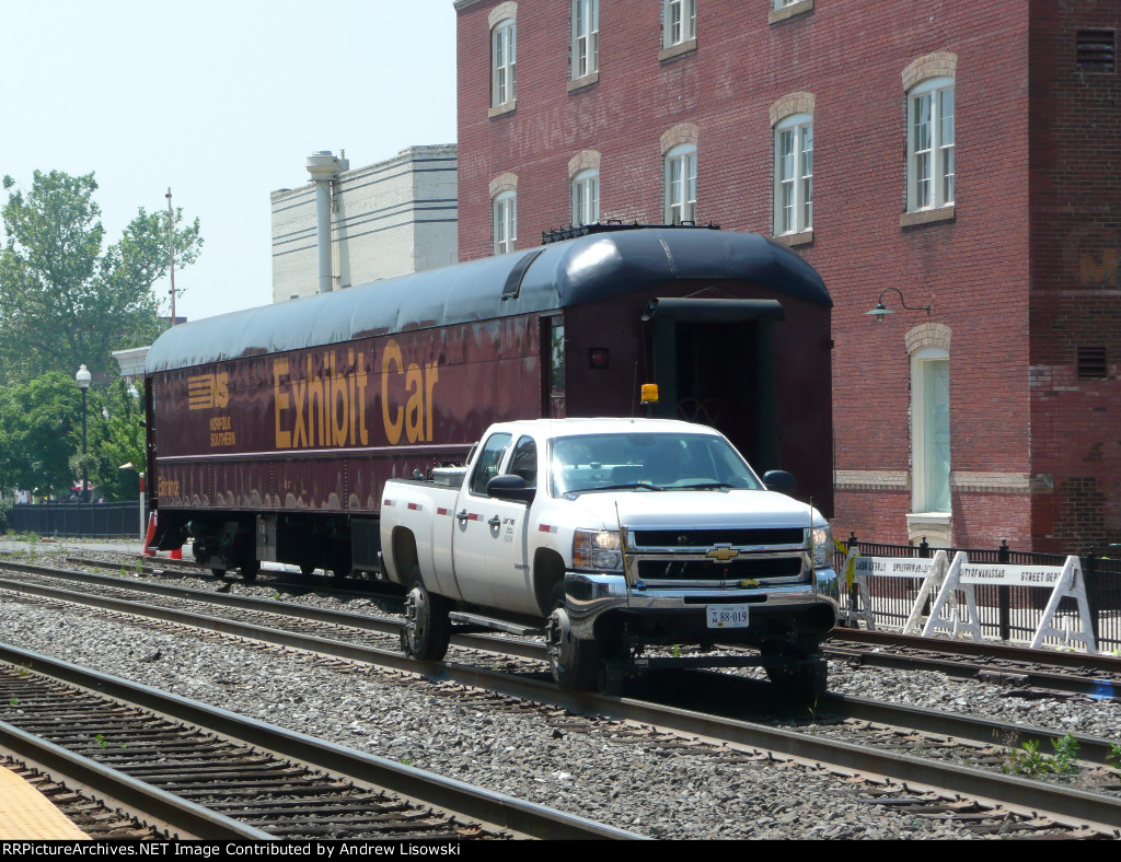 Norfolk Southern Hy-Rail Truck 207654